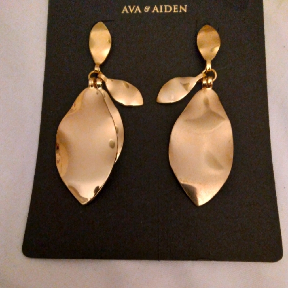 Beautiful Gold Tone Earrings